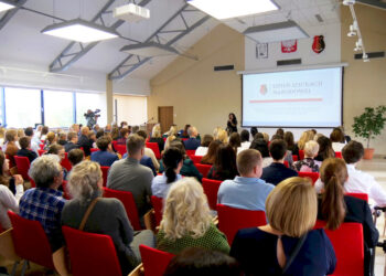 Stalowa Wola: Miejskie święto edukacji – wyróżnienia dla szkół i nauczycieli oraz stypendia dla uczniów