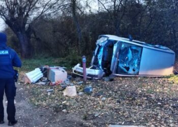 Linów: Przydrożna figurka zniszczona przez samochód osobowy