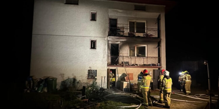 Sandomierz: Pożar trzykondygnacyjnego domu w Sandomierzu – trzy osoby ranne