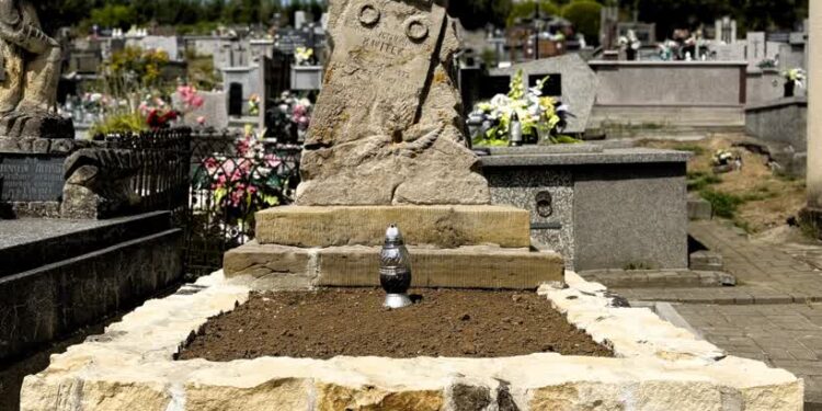 Samborzec: Przywrócono piękno zabytkowemu pomnikowi kapłana, społecznika i patrioty