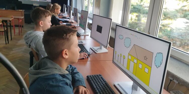 Tarnobrzeg: Nowa pracownia komputerowa w Szkole Podstawowej numer 3