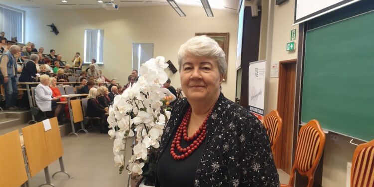 Małgorzata Gospodarczyk prezeska Stowarzyszenia Uniwersytet III Wieku w Tarnobrzegu