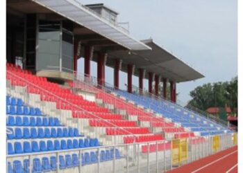 Sandomierz: Woda leje się z gniazdek. Czy będzie zadaszenie nad stadionem miejskim?
