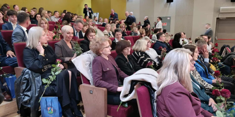 Nisko: Dziękowali nauczycielom i gratulowali prymusom – za nami Dzień Edukacji Narodowej