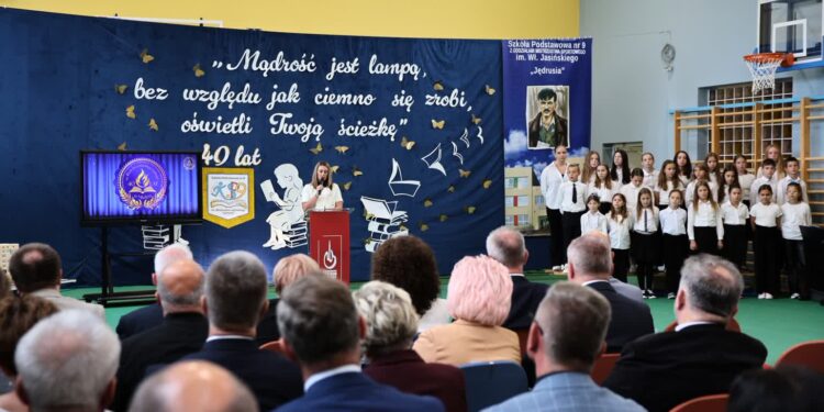 Mielec: Szkoła Podstawowa Nr 9 z Oddziałami Mistrzostwa Sportowego w Mielcu ma już 40 lat