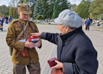 Stalowa Wola: Będą kwestować przez dwa dni na ratowanie zabytkowych nagrobków