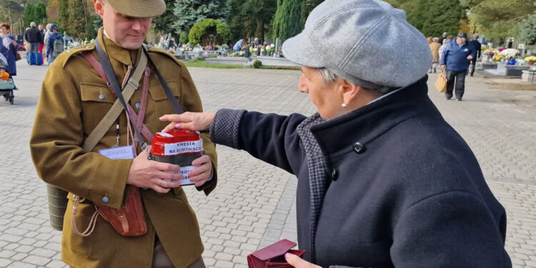 Stalowa Wola: Będą kwestować przez dwa dni na ratowanie zabytkowych nagrobków