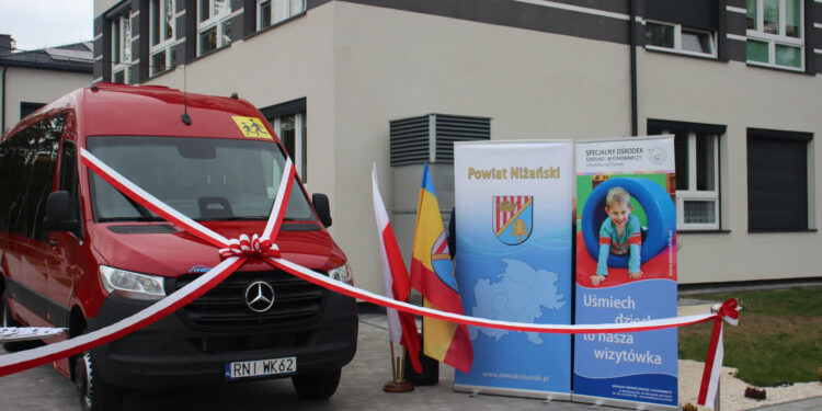 Rudnik nad Sanem: Wychowankowie SOSW doczekali się autobusu