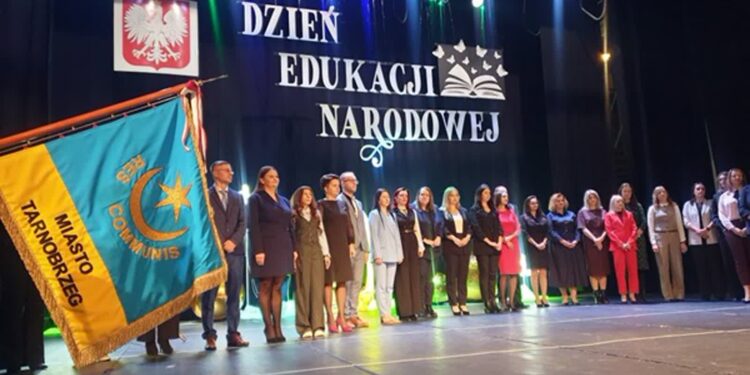 Tarnobrzeg: Nagrody i akty mianowania dla nauczycieli