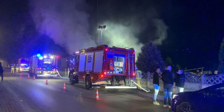 Grębów: Pożar domu – siedem zastępów straży w akcji