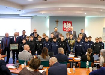 Mielec: Zwycięzcy turnieju „Z Orlika na Stadion” nagrodzeni  prezz prezydenta miasta