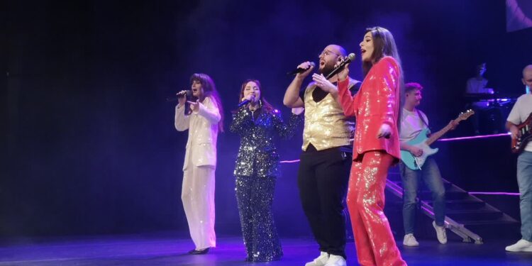 Tarnobrzeg. Zabrali publiczność w muzyczną podróż do lat 80. i 90.