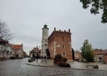 Sandomierz: Na ratunek niszczejącej wizytówce miasta