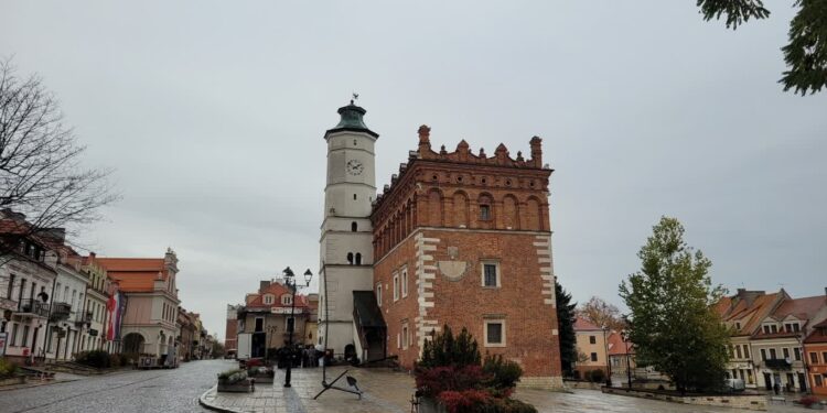 Sandomierz: Na ratunek niszczejącej wizytówce miasta