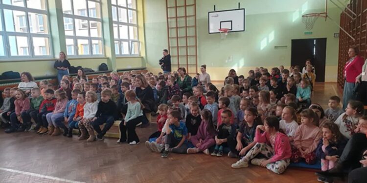 Tarnobrzeg: „Babciu, Dziadku – nie daj się oszustom!” – akcja w szkołach dla bezpieczeństwa seniorów