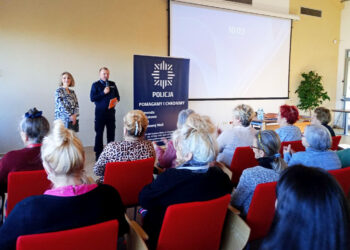 Stalowa Wola: Rozmawiali z seniorami jak zachować się w sytuacjach zagrożenia