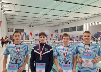 Tarnobrzeg: 31 medali UKS Delfin Tarnobrzeg w zawodach pływackich z okazji Święta Niepodległości