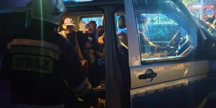 Opatów: Niebezpieczne zadymienie w Mydłowie. Ewakuowano 11 osób, w tym dziecko