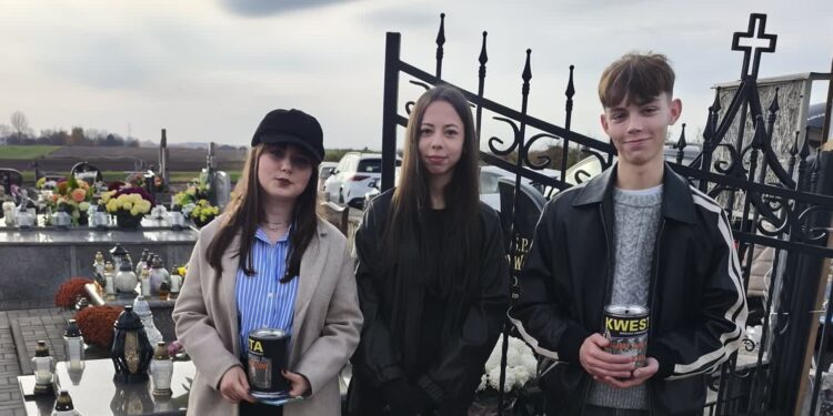 Klimontów. Udana kwesta na cmentarz w Goźlicach