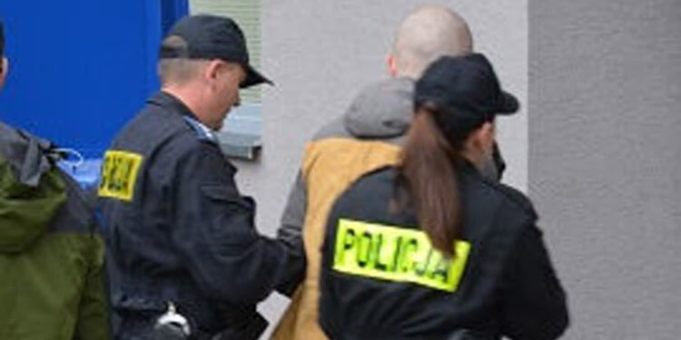 Stalowa Wola: Nożownik z VIVO znów może wyjść na wolność – Sąd w Zamościu uznał, że może się leczyć w Stalowej Woli