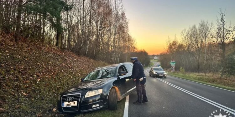 Sandomierz: Nietrzeźwy kierowca zatrzymany przez policjantów po służbie