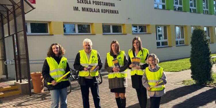 Mielec: „Odblaskowa szkoła” w Chorzelowie – razem dla bezpieczeństwa!