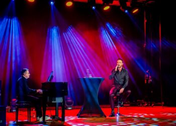 Połaniec: Wieczór pełen klasy i emocji – koncert Sławka Uniatowskiego w CKiSz w Połańcu