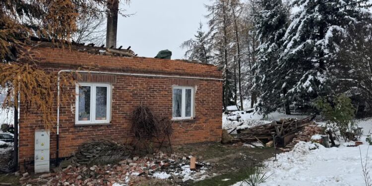 Podkarpacie: Kolejną dobę trwa usuwanie skutków opadów śniegu