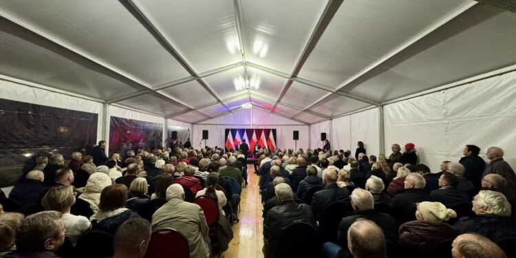 Stalowa Wola: Morawiecki i Obajtek spotkali się z mieszkańcami