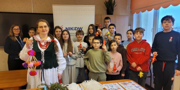 Słupcza: Gawędy i zwyczaje ludowe przybliżają dzieciom kulturę regionu