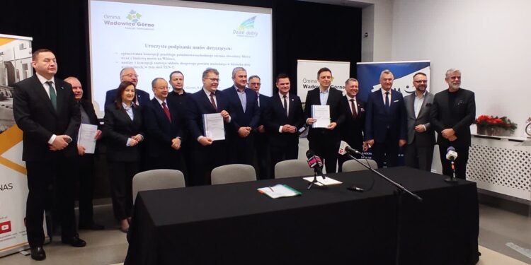 Wadowice Górne: Dwie kluczowe umowy dla powiatu mieleckiego i Mielca…podpisane
