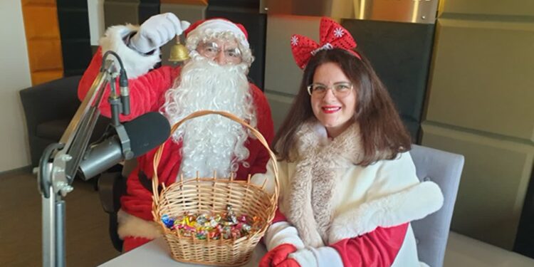 Tarnobrzeg: Kosze słodkości i dzwonek w dłoni. „Gazela” z wizytą w Radiu Leliwa