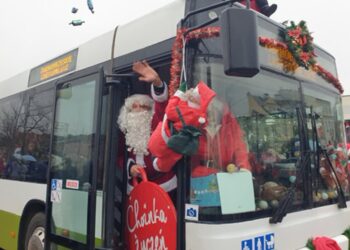 Tarnobrzeg: Parada Mikołajów rozgrzewała mieszkańców