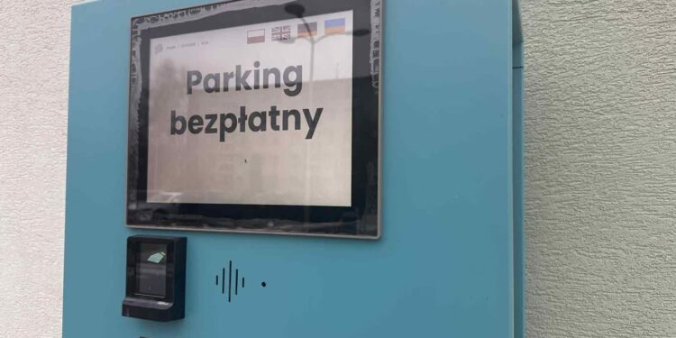 Sandomierz: Na szpitalnym parkingu uruchomiono system poboru opłat w trybie testowym PARKINGI BEZPŁATNE