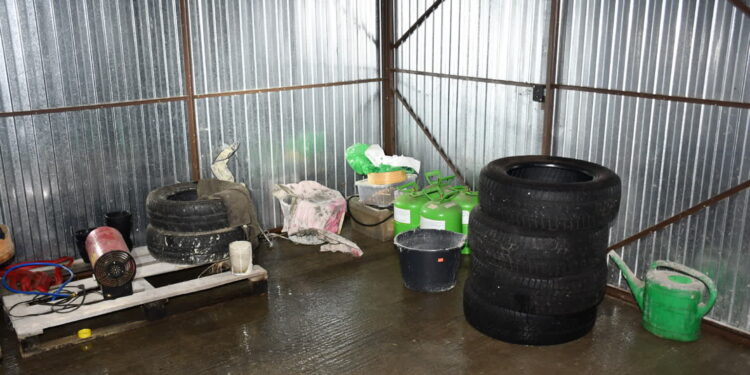 Nisko: Cement i woda w butlach z gazem