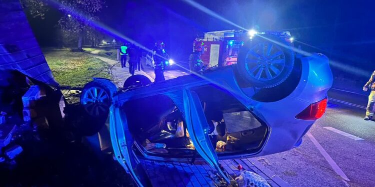 Kleczanów: Auto wypadło z drogi. Dziecko wśród pasażerów