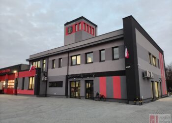 Nowa Dęba. Strażacy ochotnicy z nową remizą