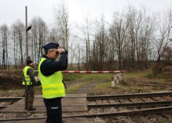 Tarnobrzeg: Wzmożone kontrole na torach.Policja strzeże bezpieczeństwa kolei