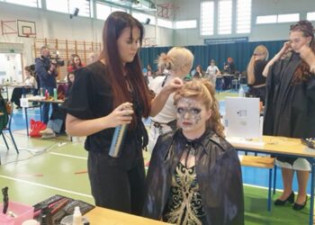 Tarnobrzeg: Magia warkoczy i loków. Rywalizowali młodzi fryzjerzy