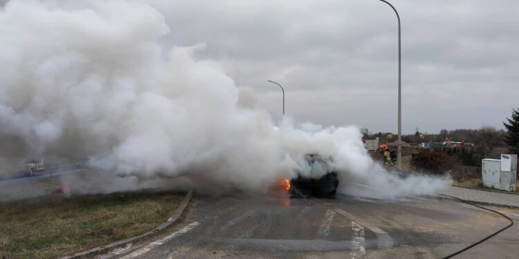 Sandomierz: Pożar samochodu na ul.Lwowskiej