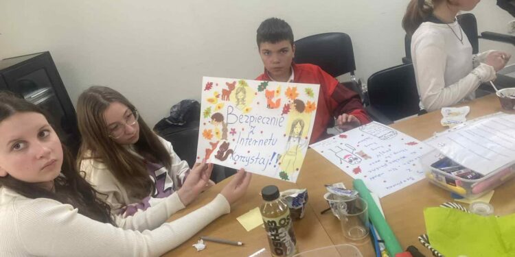 Klimontów: „Wyjdź z niewoli sieci – czyli edukacja i profilaktyka młodzieży”