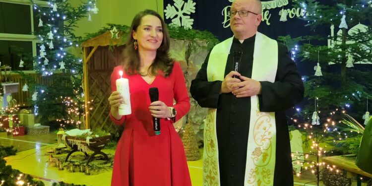 Łoniów: Dwieście osób na pierwszym gminnym spotkaniu wigilijnym (FOTO)