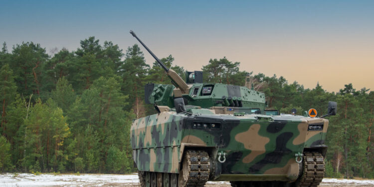 Stalowa Wola: HSW przekaże pierwsze 15 Borsuków polskiej armii