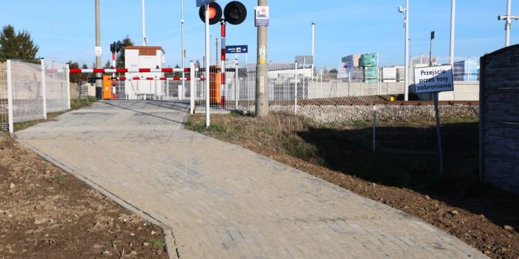 Mielec:  Nowe i bezpieczne dojście do przystanku kolejowego