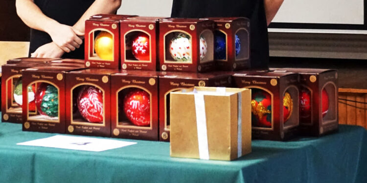 Stalowa Wola: Magia Świąt w RCEZ – Charytatywna Aukcja Bombek