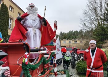 Baranów Sandomierski. Prezenty dla wychowanków Domu Dziecka od zmotoryzowanych Mikołajów