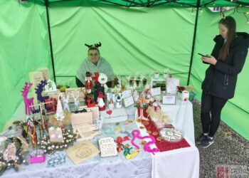 Gorzyce. Świąteczny kiermasz i strażacki mikołajowy orszak