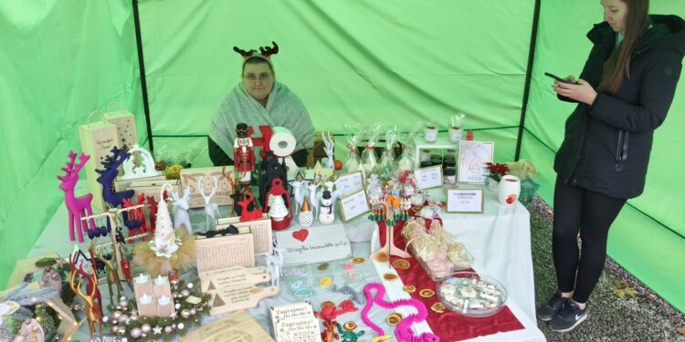 Gorzyce. Świąteczny kiermasz i strażacki mikołajowy orszak