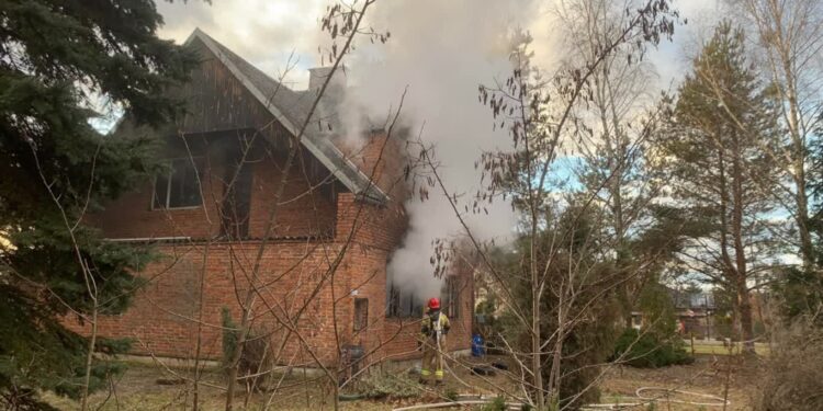 Tarnobrzeg. Pożar domu na osiedlu Mokrzyszów