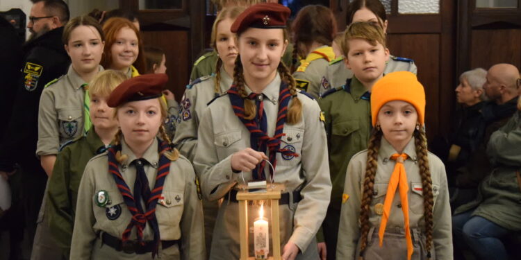 Sandomierz: Uroczyste przekazanie Betlejemskiego Światełka Pokoju